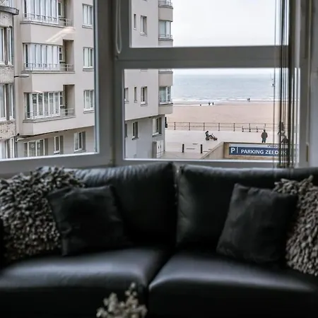 Apartment With Lateral Sea View & Private Parking *