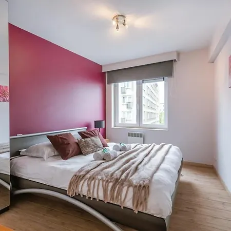 With Lateral Sea View & Private Parking Apartment *