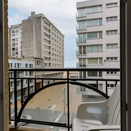 Apartment With Lateral Sea View & Private Parking *